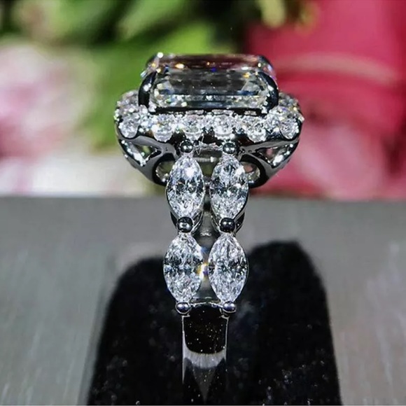 Gorgeous 925 Silver Rings Emerald Cut Cubic Zirconia for Women Jewelry - Picture 3 of 4